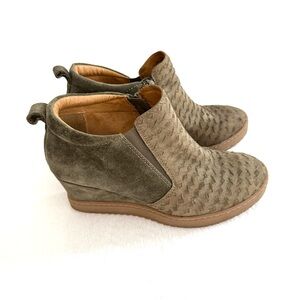 Sofft Slayton Snakeskin Embossed Suede Leather Heel Wedge Ankle Booties Size 9M